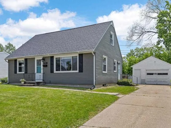 1701 Arizona Ave NE, Cedar Rapids, IA 52402