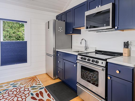 5th image of 804 W 7th St