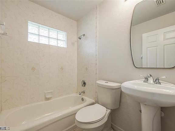 5th image of 4522/4524 SW 7th Pl