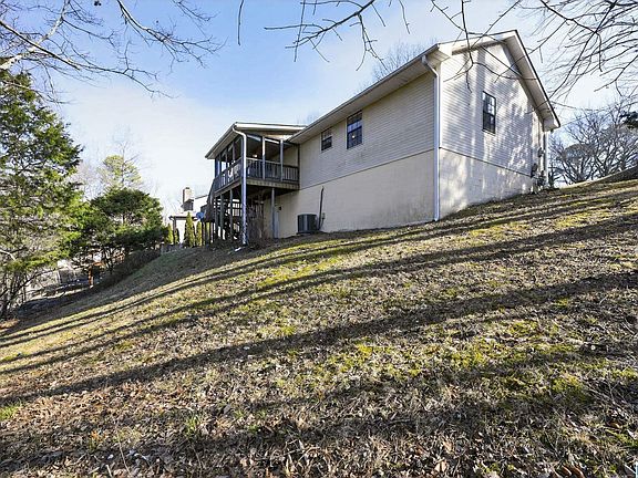4th image of 7054 Claymont Dr
