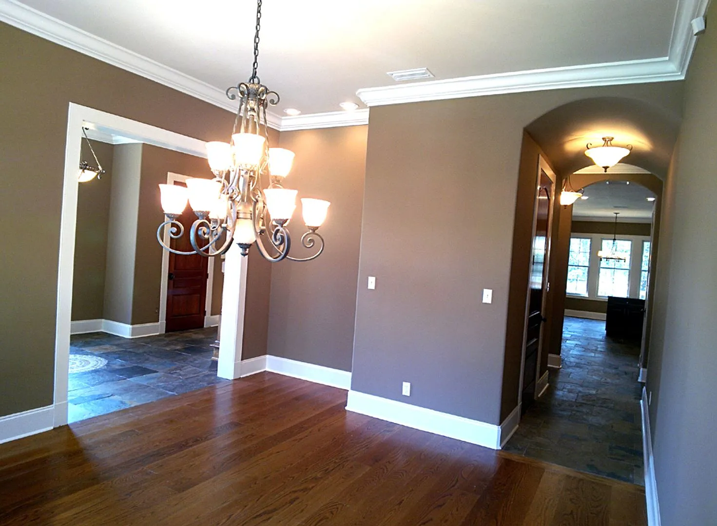 4 Bedroom Luxury Townhome - Great Location — Photo 4