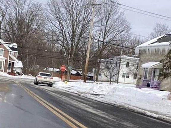 Exterior Neighborhood (street photo)
