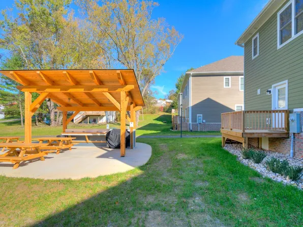 204 Uptown Trl, Blacksburg, VA 24060