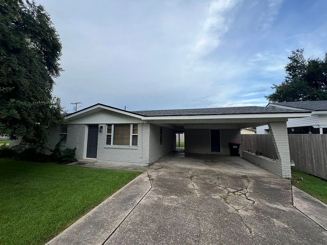 3 bed, 1.0 bath, 1073 sqft, $1,475 — Photo 2