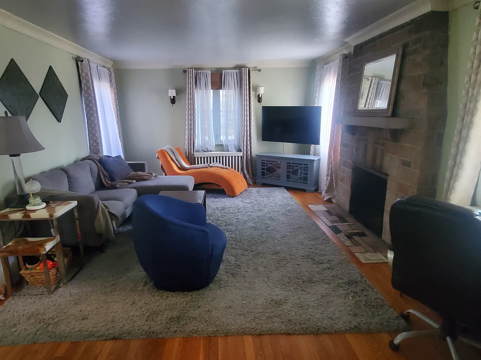 3 bed, 2.5 bath, 1920 sqft, $1,975 — Photo 2