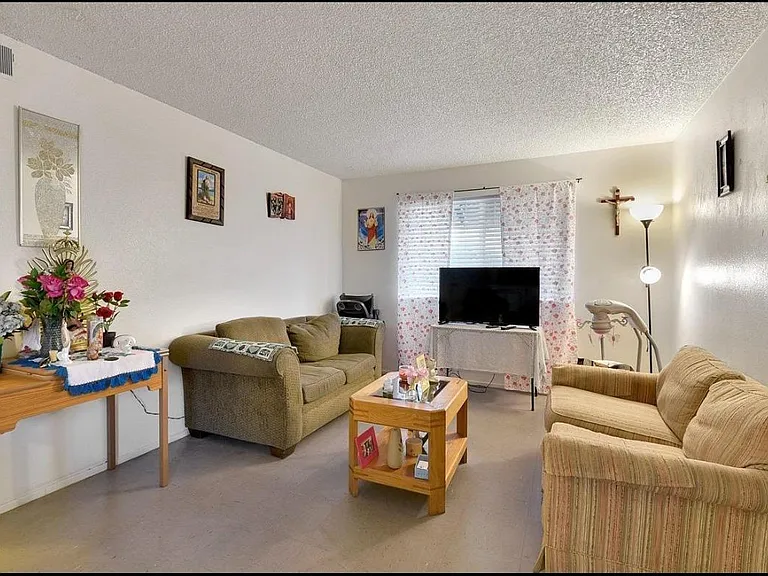 277 Percy Ave #1 — Photo 7