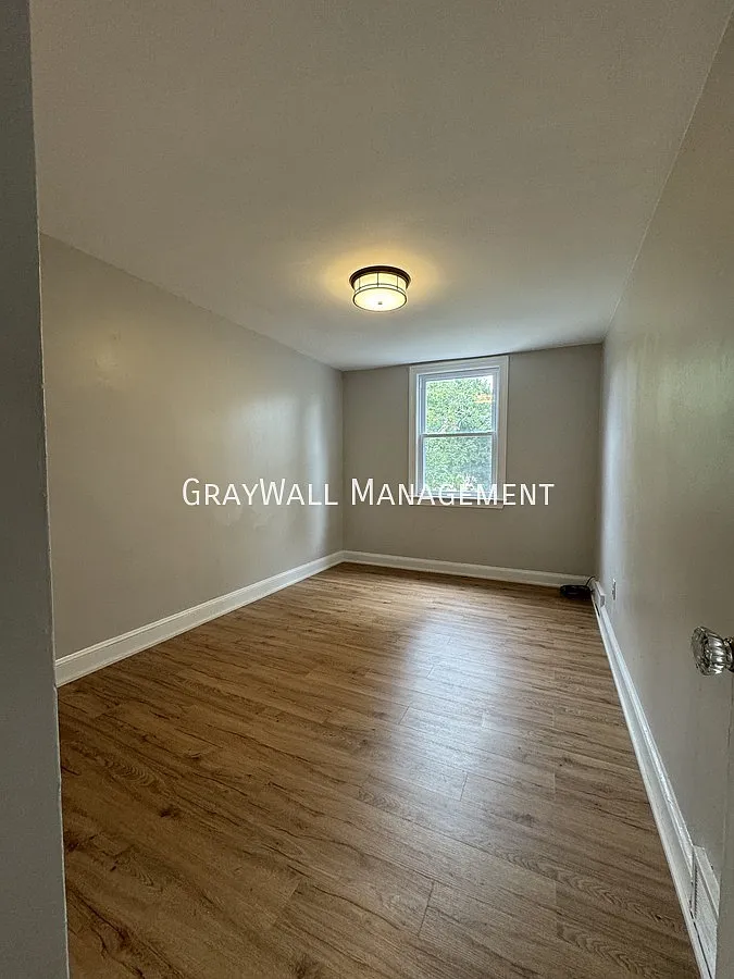 $2,050 - 3 Bedroom 1 Bathroom House In Collingdale With Great Amenities — Photo 4