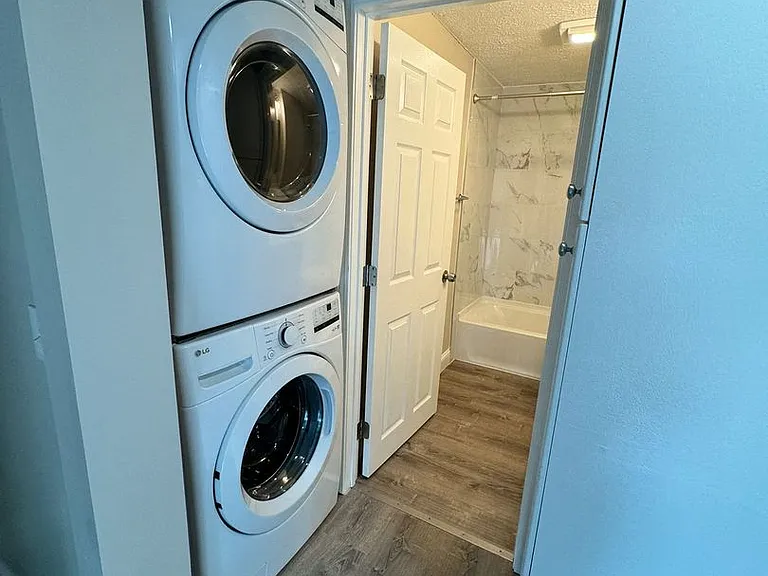 Pondsview Apartments — Photo 168