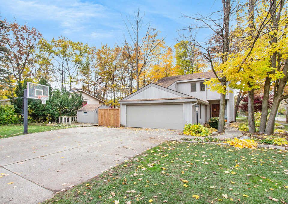 1st image of 2665 Golfridge Dr SE