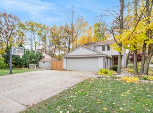 2665 Golfridge Dr SE, Grand Rapids, MI 49546
