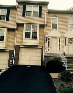 462 Shadywood Dr, Pittsburgh, PA, 15235