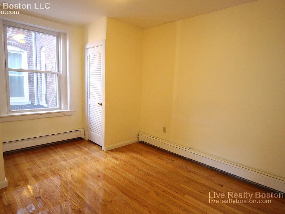 2nd image of 44 Fleet St