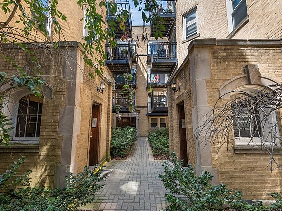 3rd image of 7056 N Damen Ave #2
