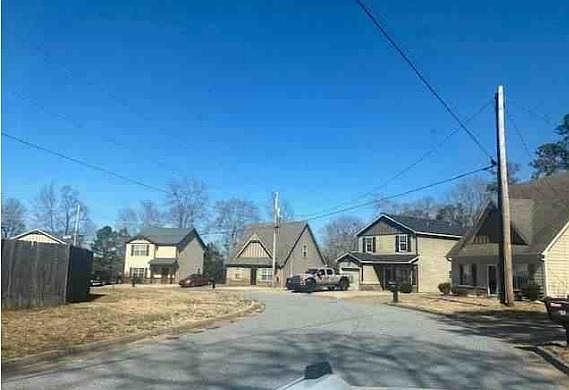 3rd image of 14 Mill Pond Ct