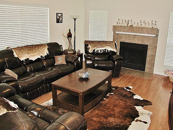 2nd image of 2829 Pickett Dr