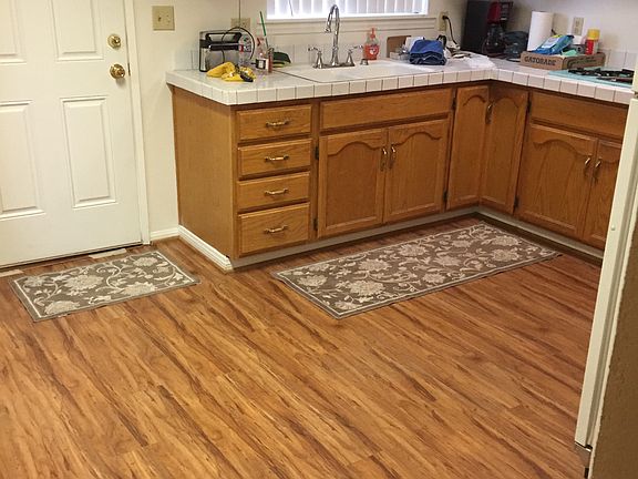 4th image of 832 Pine Ln