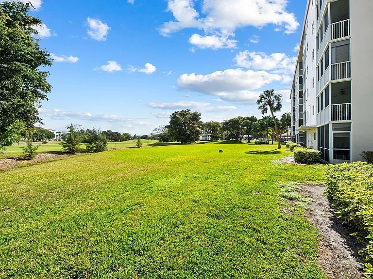 2851 S Palm Aire Dr #107 — Photo 25
