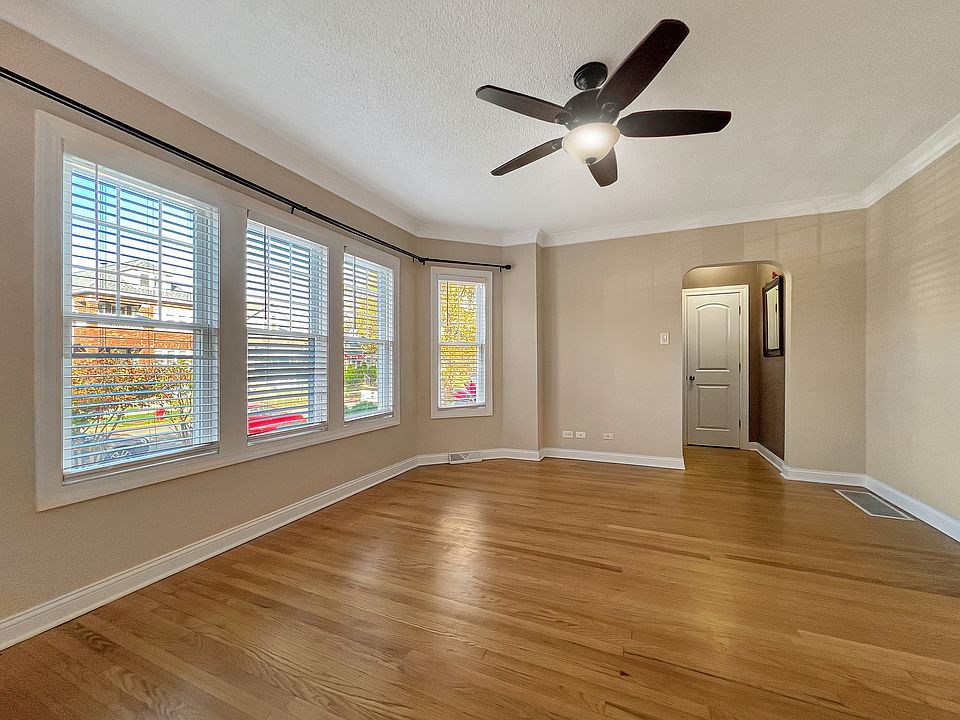 1st image of 5733 W Melrose St #1