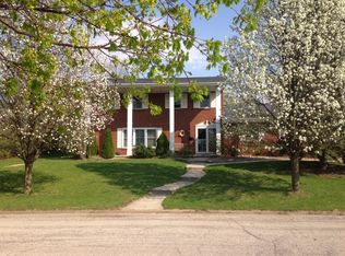 114 Parkview Dr, Bloomington, IL