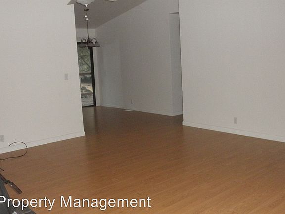 4th image of 17561 Foxtail Dr