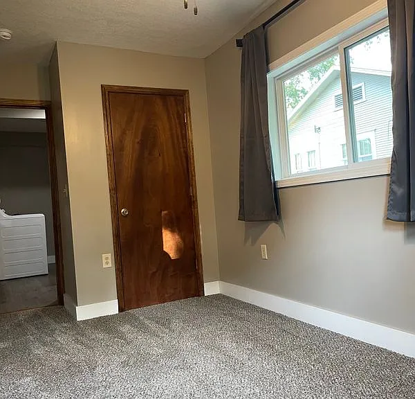 838 S Oak St — Photo 19
