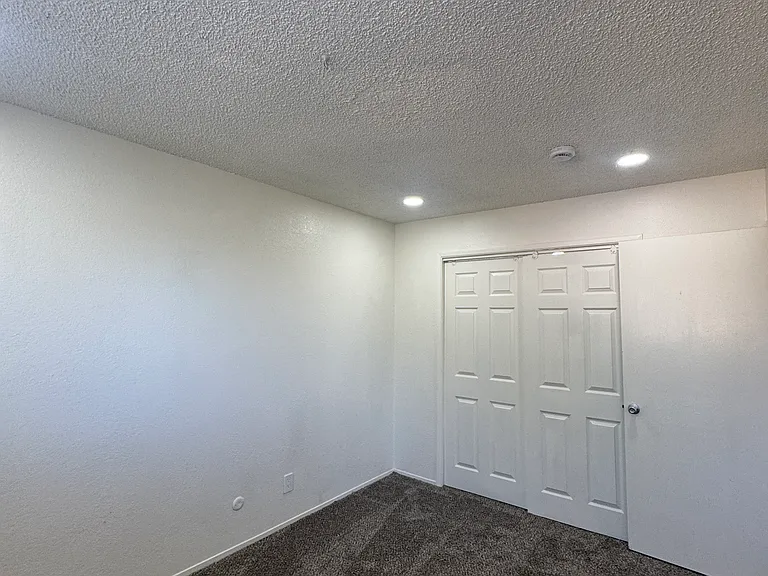 118 Yorkshire Ct #D — Photo 19