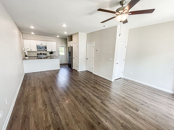 4th image of 343 Kristen Ct