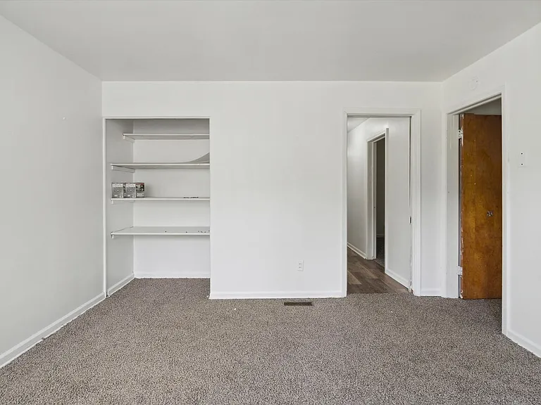 19400 Harlow St — Photo 17