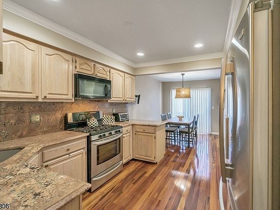 5th image of 61 Davey Dr