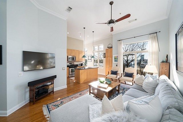 1st image of 15 Warren St