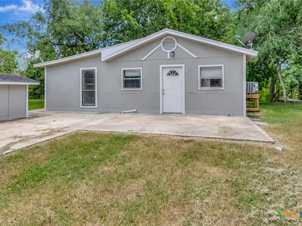 272 River Oaks Rd, Cuero, TX 77954