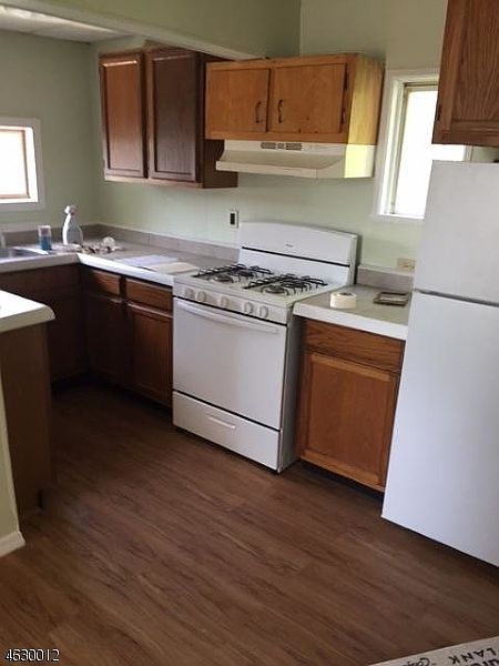 2nd image of 46 Front St