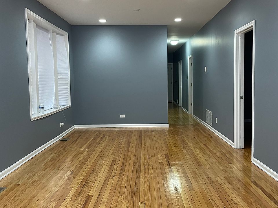 1st image of 5924 S Rockwell St #1