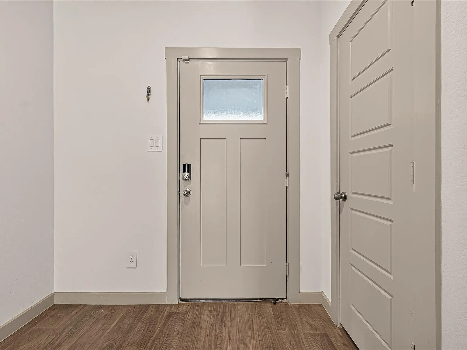 3 bed, 2.0 bath, 1655 sqft, $2,025 — Photo 4