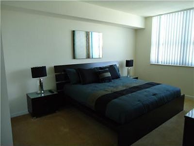 5th image of 19501 W Country Club Dr APT 2009