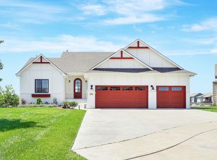 2951 N Woodridge Ct, Wichita, KS 67226