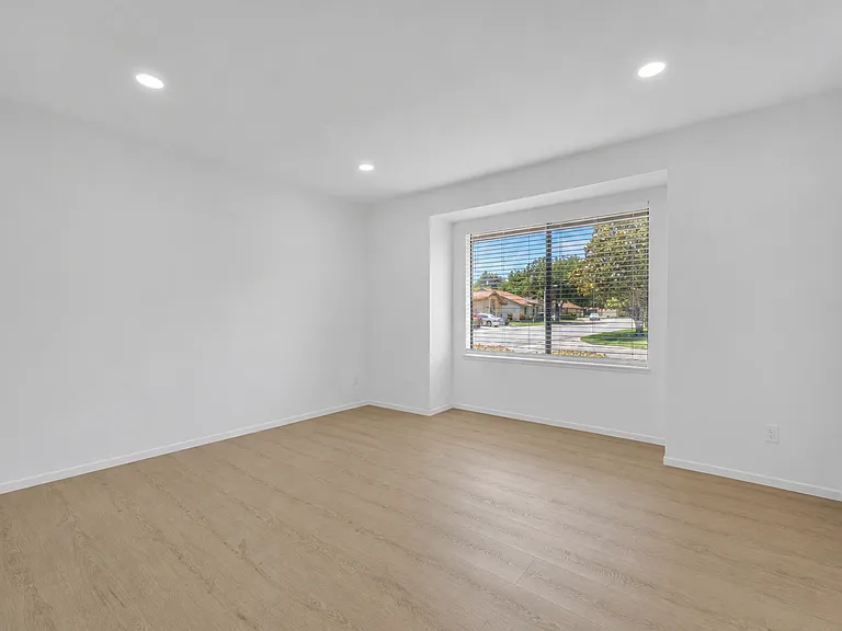 37202 Village 37 — Photo 10