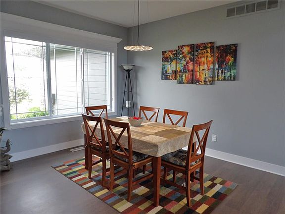 3rd image of 312 Sweetwater Cir
