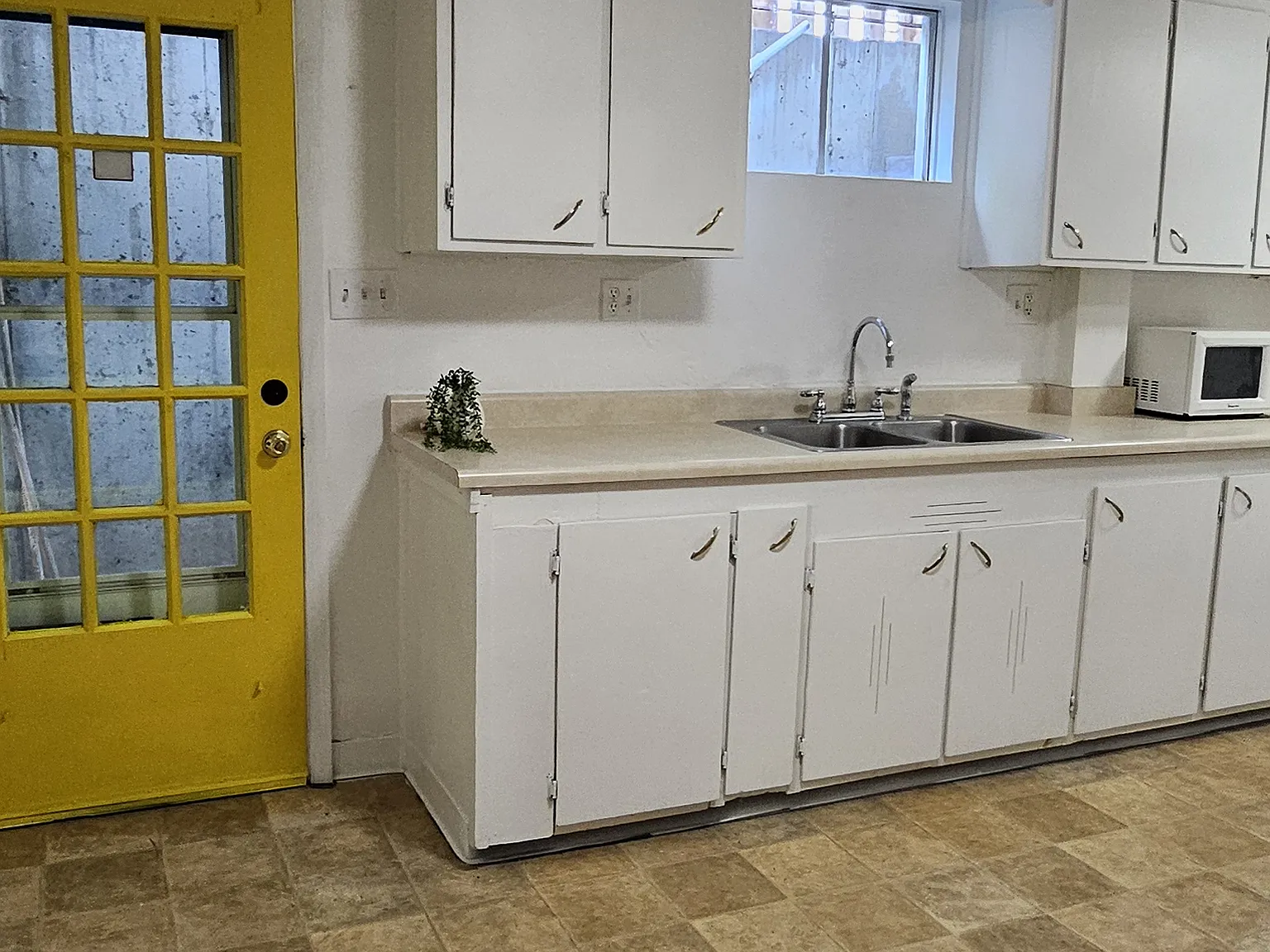705 Colorado St — Photo 3