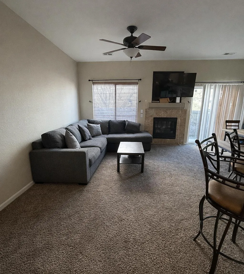 2 bed, 2.5 bath, 1288 sqft, $2,400 — Photo 3
