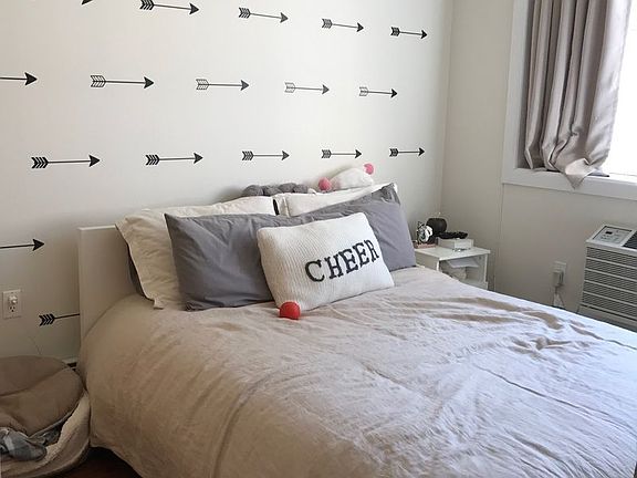 5th image of 2642 28th St APT 1F
