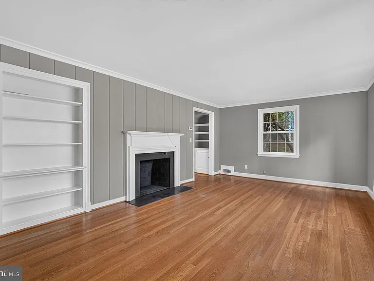 7215 Rollingwood Dr — Photo 4