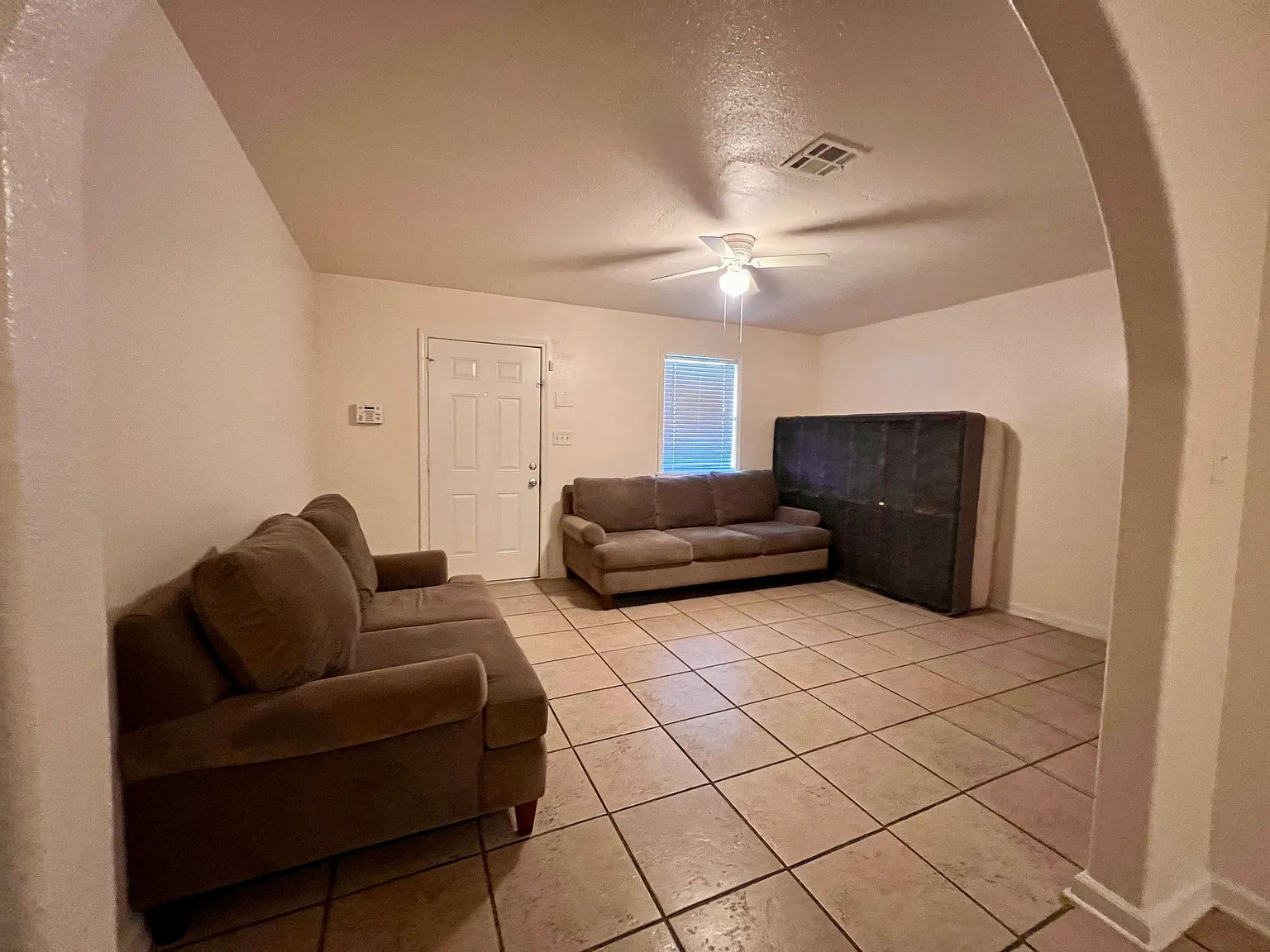 2 bed, 925 sqft, $1,400 — Photo 3