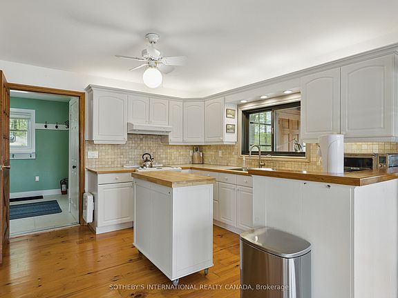 5th image of 1074 Cooks Rd