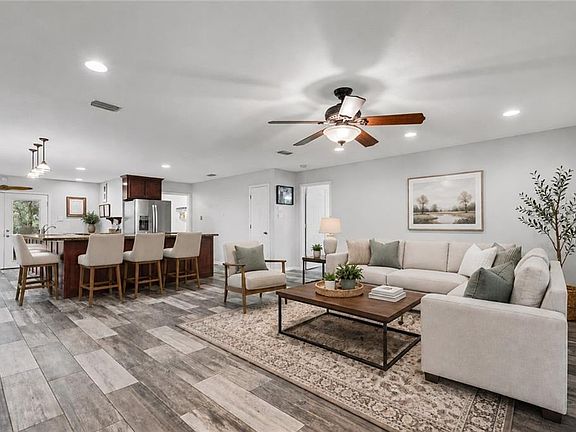 5th image of 204 Bayou Ave E