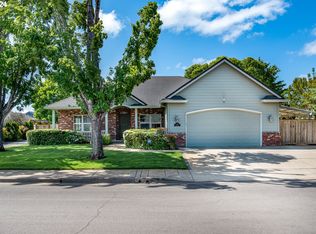 701 Blackstone St, Springfield, OR 97477