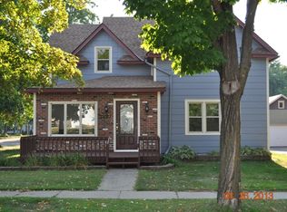 303 N Cedar St, Chaska, MN 55318