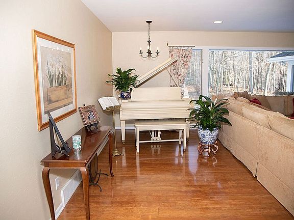 4th image of 31151 Fox Hollow Dr