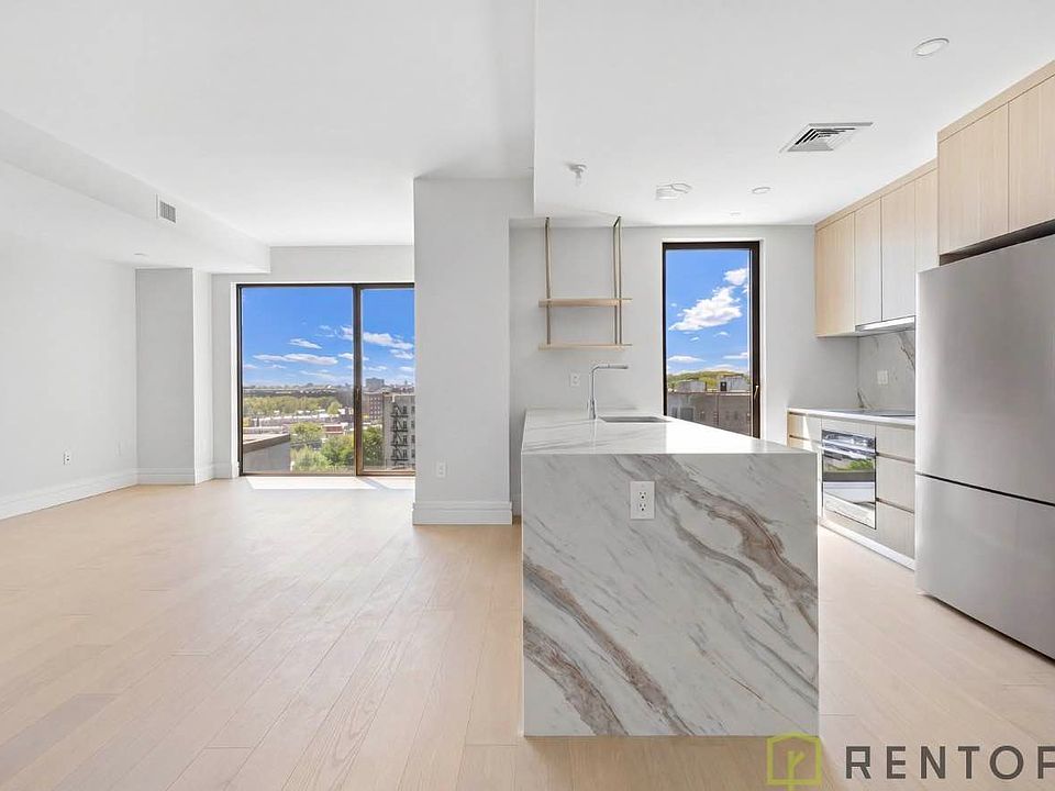 1st image of 960 Franklin Ave #705