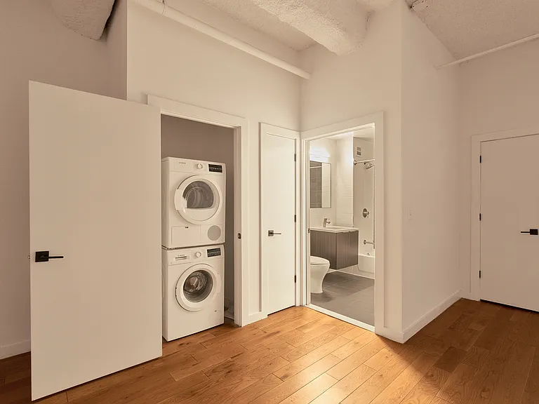 275 Park Ave #3I — Photo 3